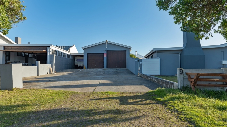 4 Bedroom Property for Sale in Struisbaai Western Cape
